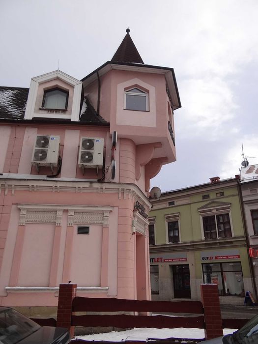 Lokal użytkowy 3-kondygnacyjny o powierzchni 554 m2 w Żywcu