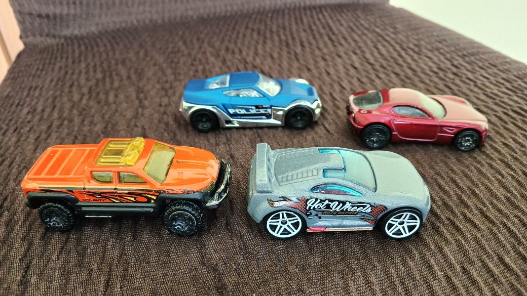 4 samochodziki Hot Wheels