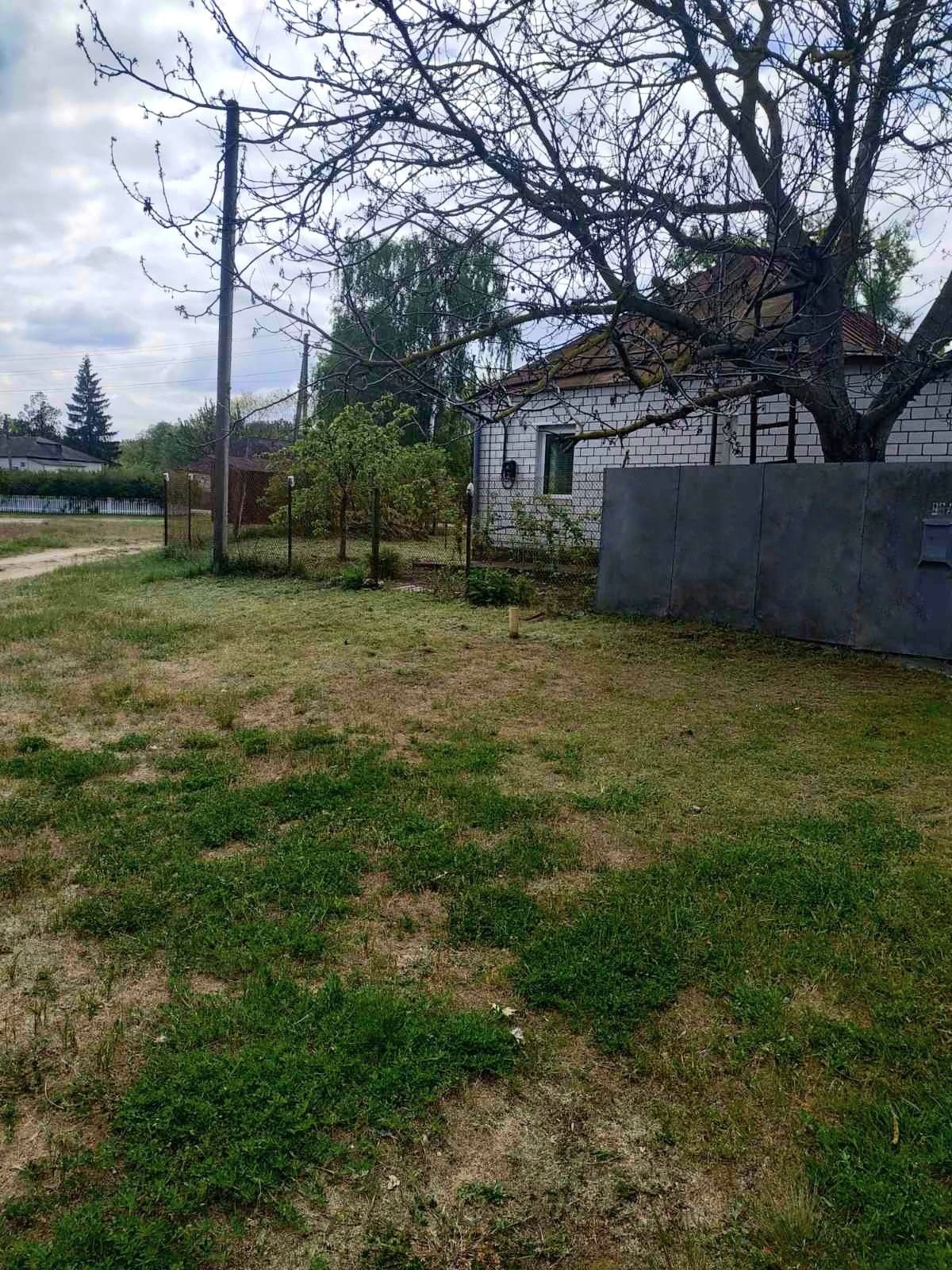 Продається затишний дім з окремою банею.