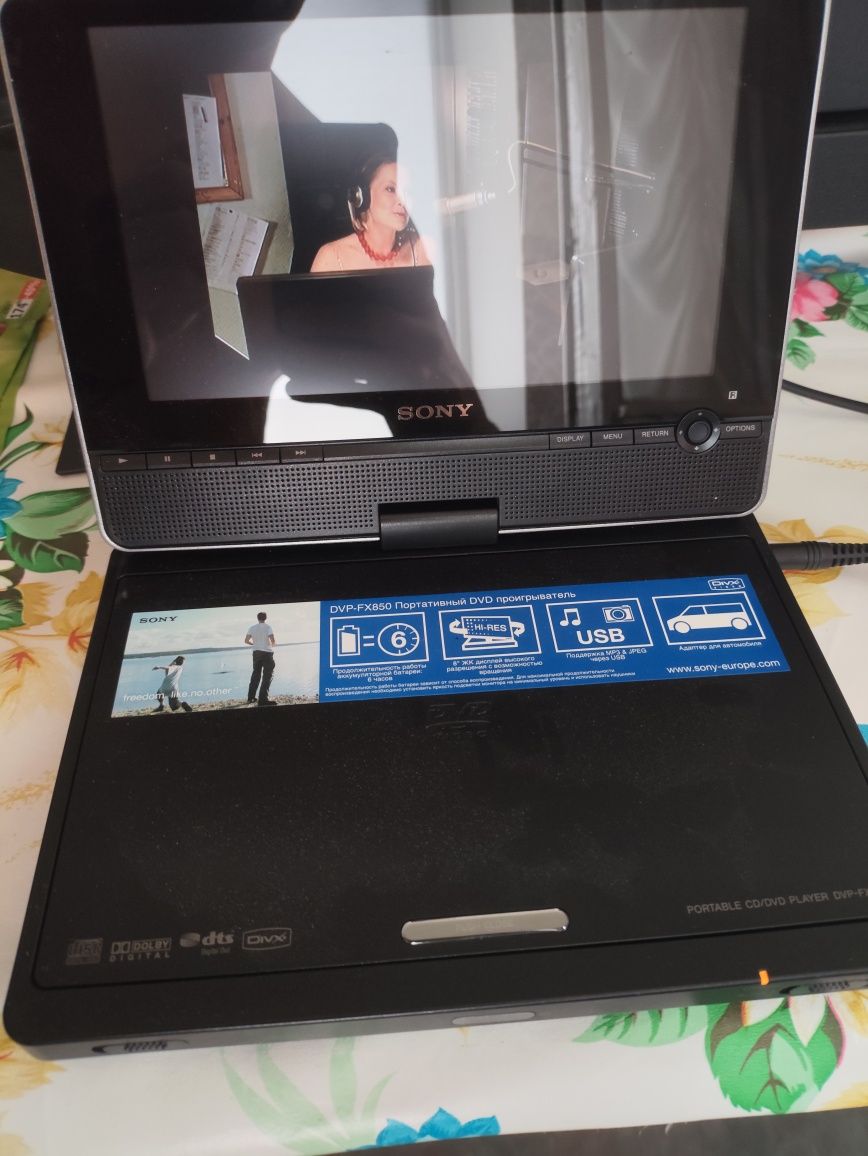 Портативный DVD плеер Sony DVP-FX850
8-дюймовый ЖК-экран TFT высокого