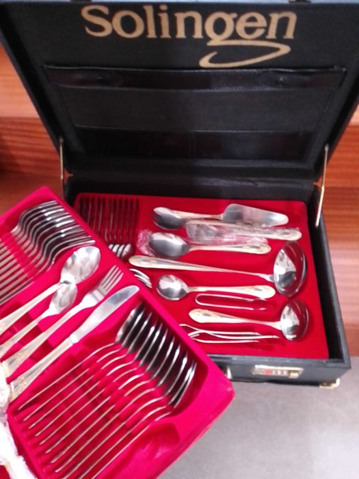 Faqueiro de 84 peças inox e dourado