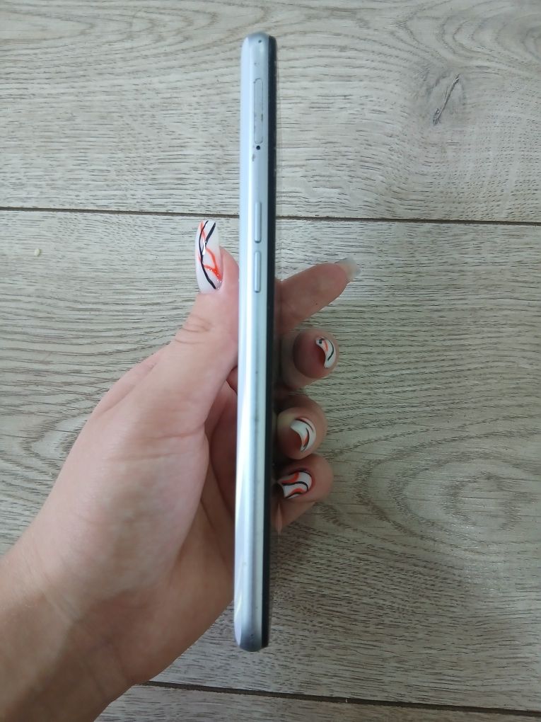 Продам Realme 6 4/128