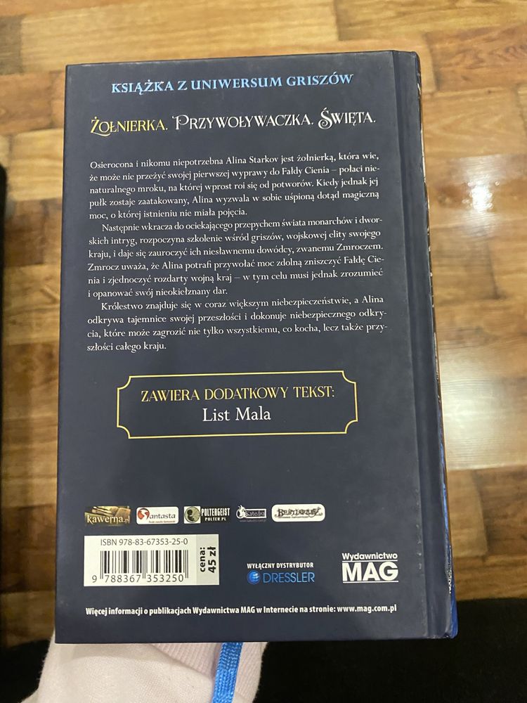 Książka „Cień i Kość” Leigh Bardugo