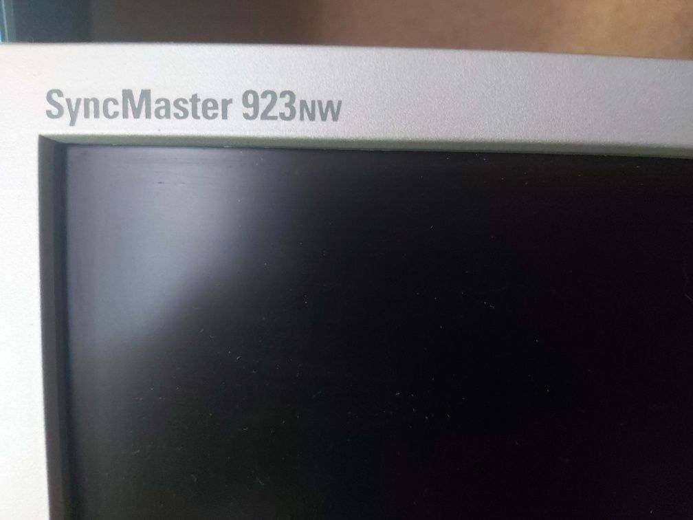 Монитор Samsung SyncMaster 923nw