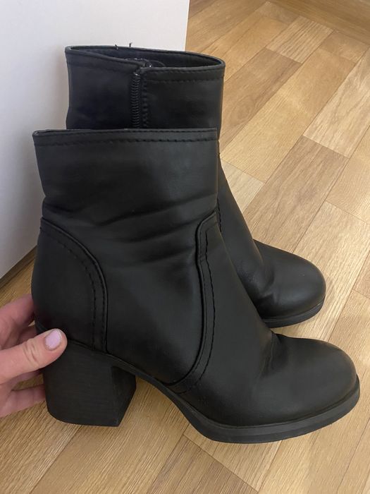 Женские ботики кожаные
