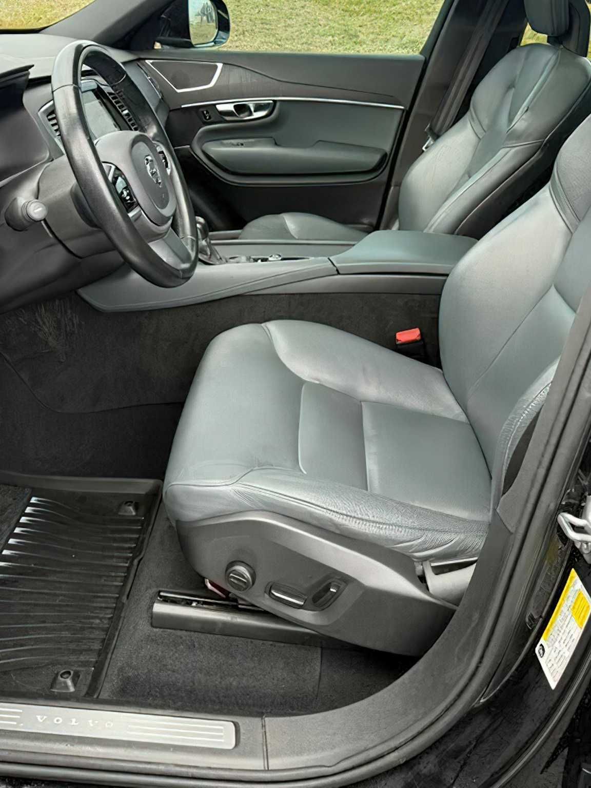 Volvo XC90  2020