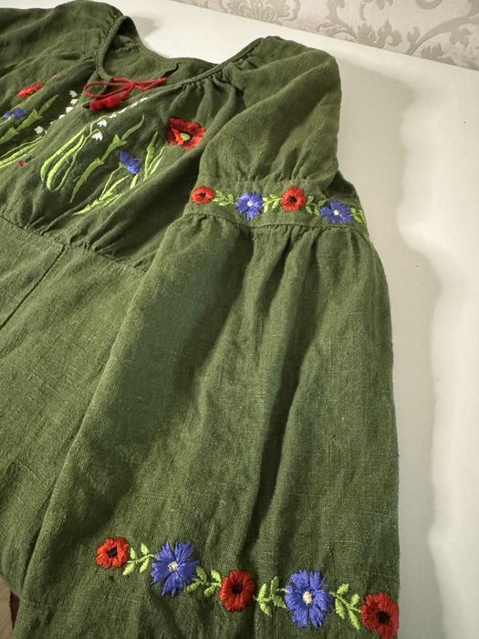 Зелена сукня вишиванка з маками, волошками та конваліями