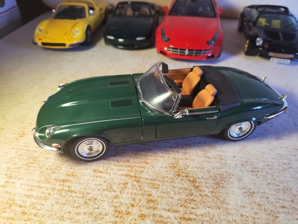 Jaguar e type 1:18 roadsignature