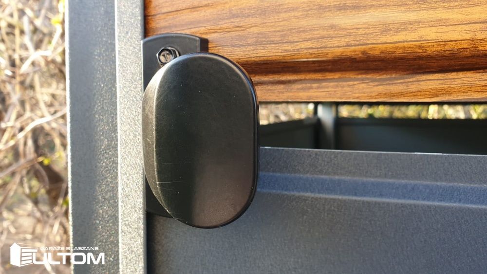 Wiata śmietnikowa blaszana, schowek