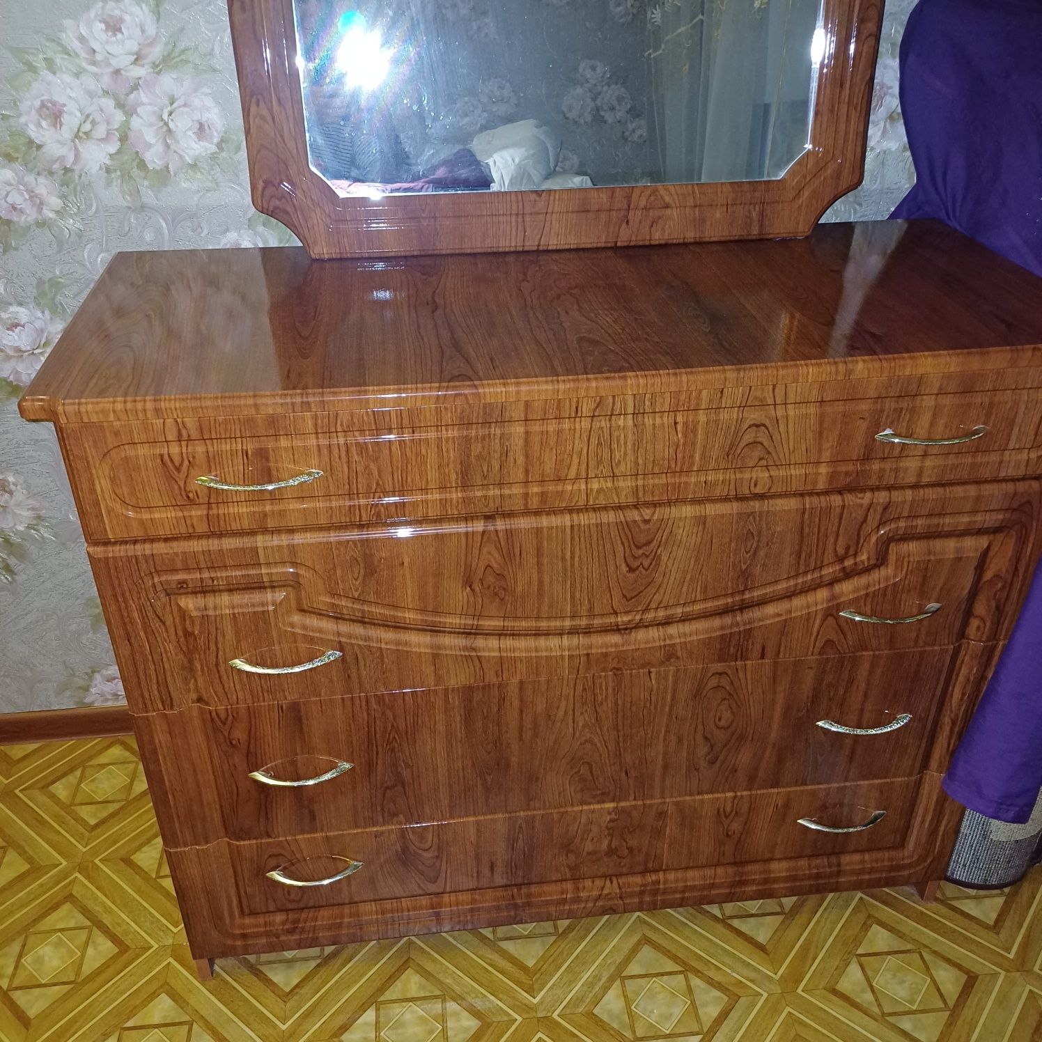 Кровать,комод...