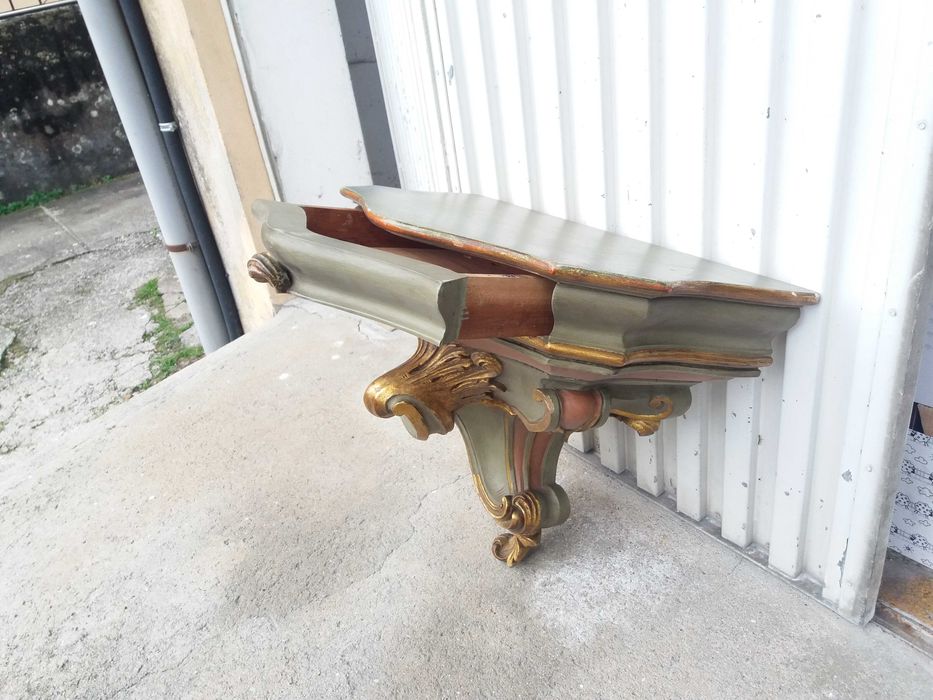 Mísula antiga em dourado tipo caixa de esmolas, perfeito estado