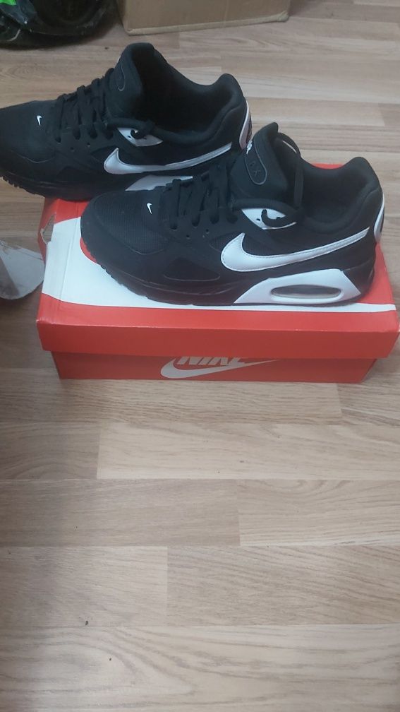 Ténis airmax ivo