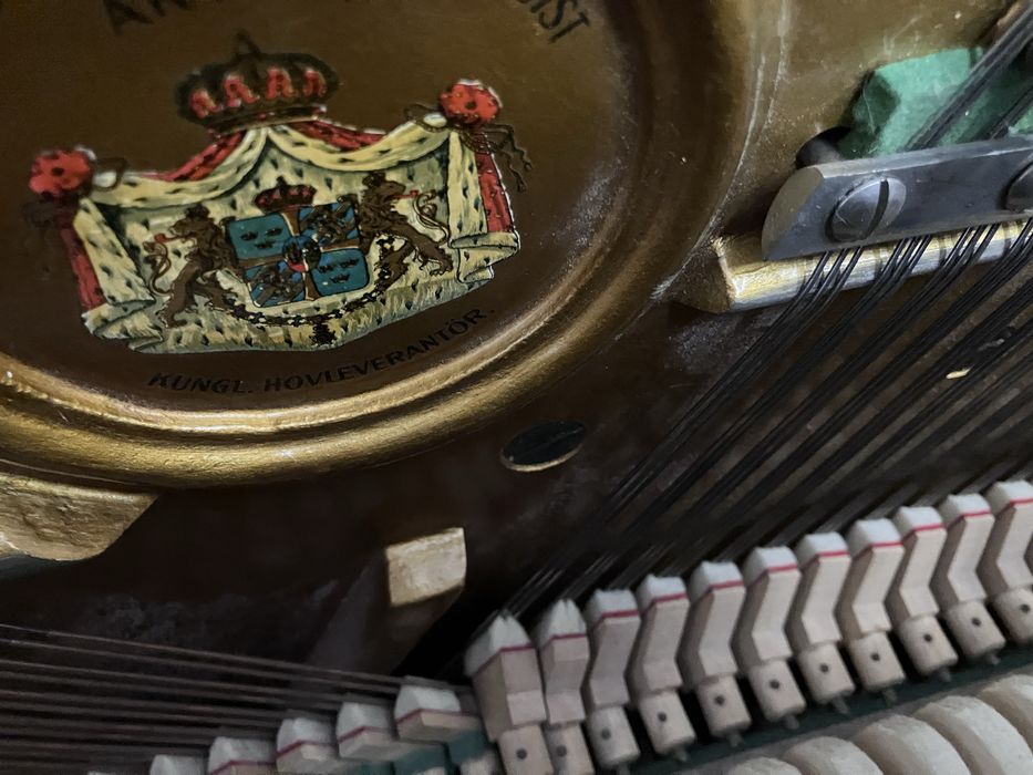 Pianino sprawne, parter, Östlind & Almquist. Plyta rezonansowa cała