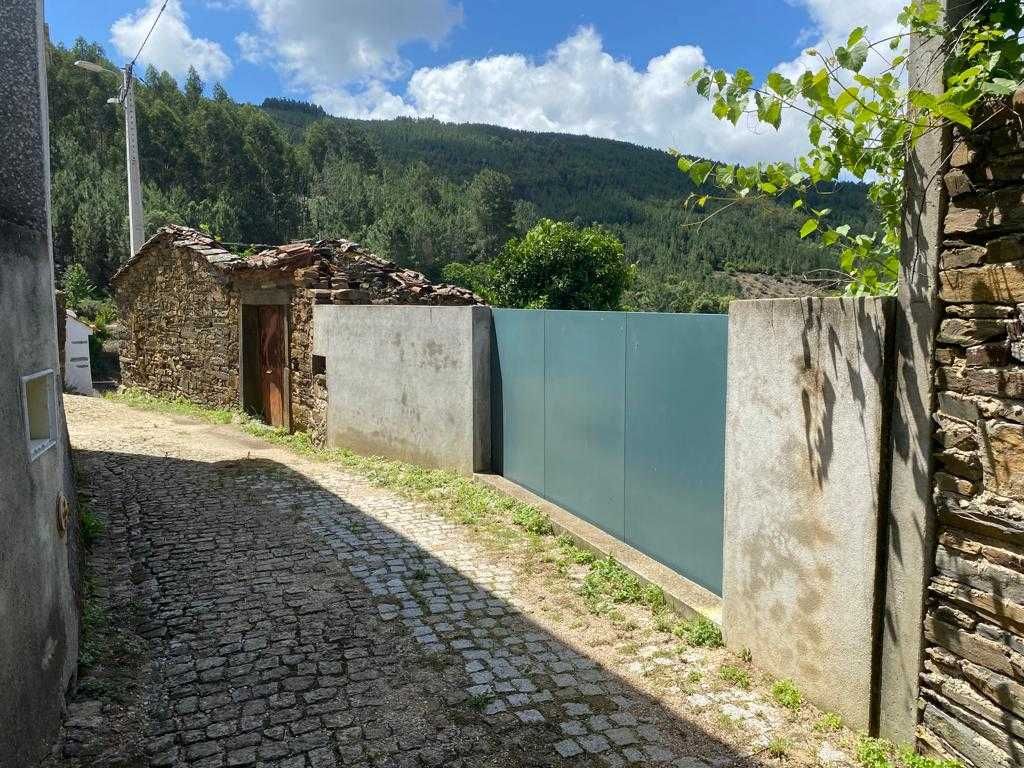 Terreno com casa para reconstrução  - Sardeiras de Baixo