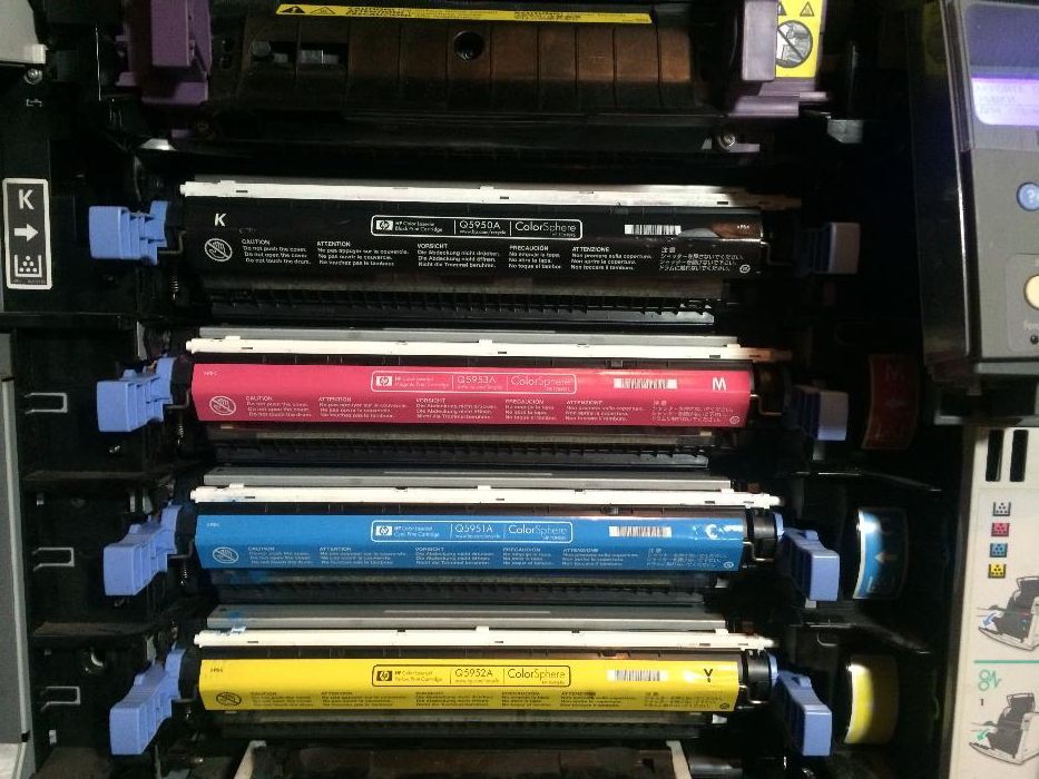 принтер на запчасти HP Color LJ 4700dn