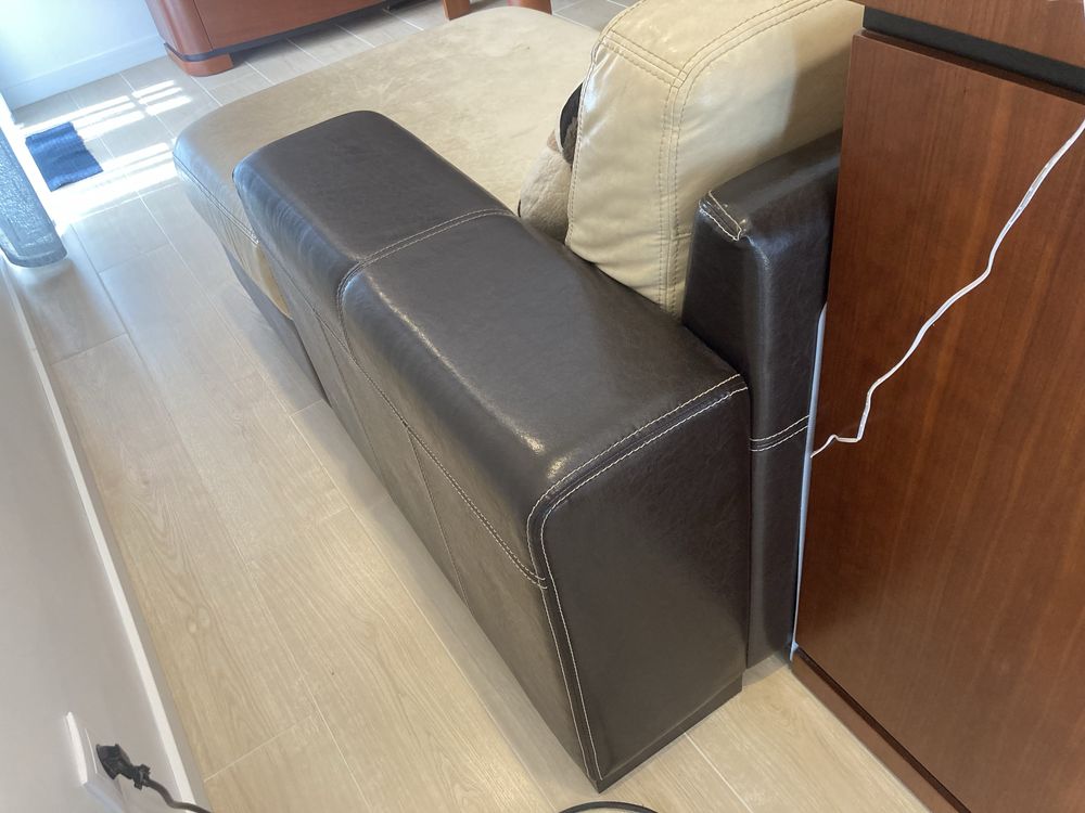 Sofá de 3 lugares e chaise longue