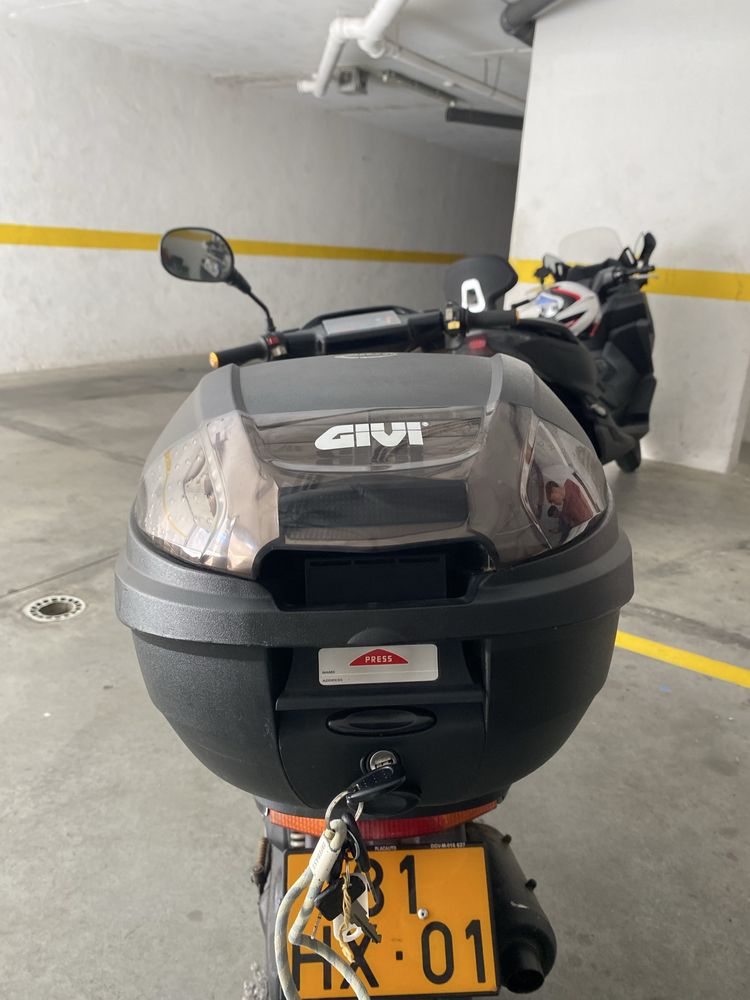 TopCase Givi Yamaha Bws com base