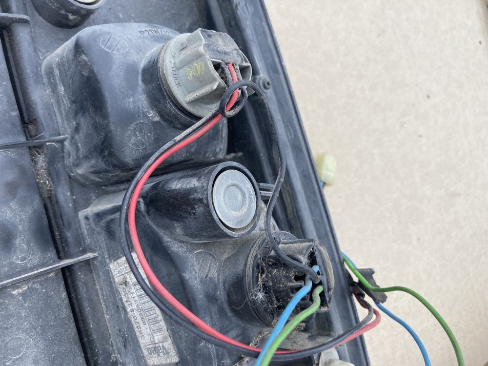Suzuki jimny lampa lampy tyl tylne cabrio valeo