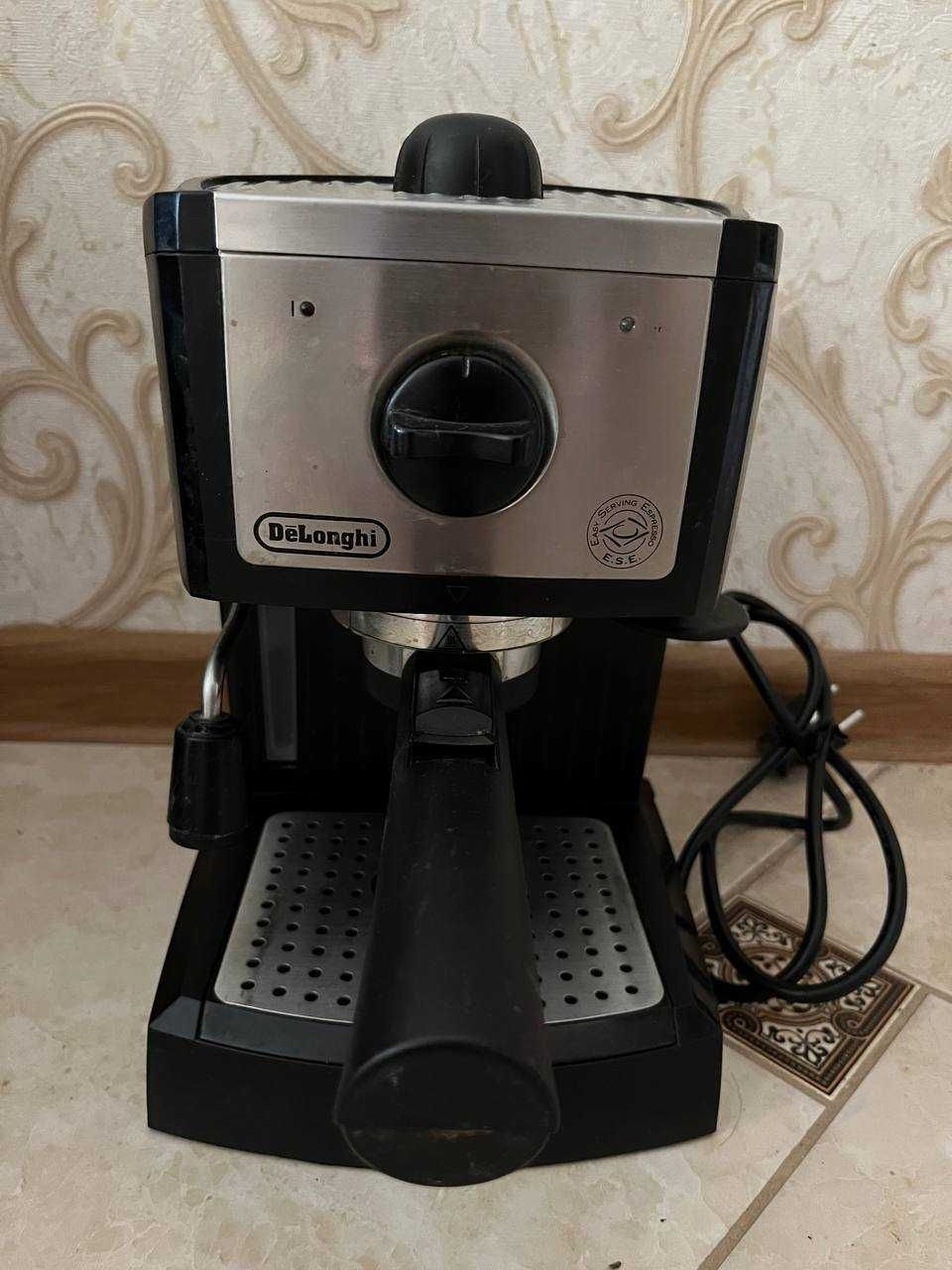 Кавоварка DeLonghi EC156.B