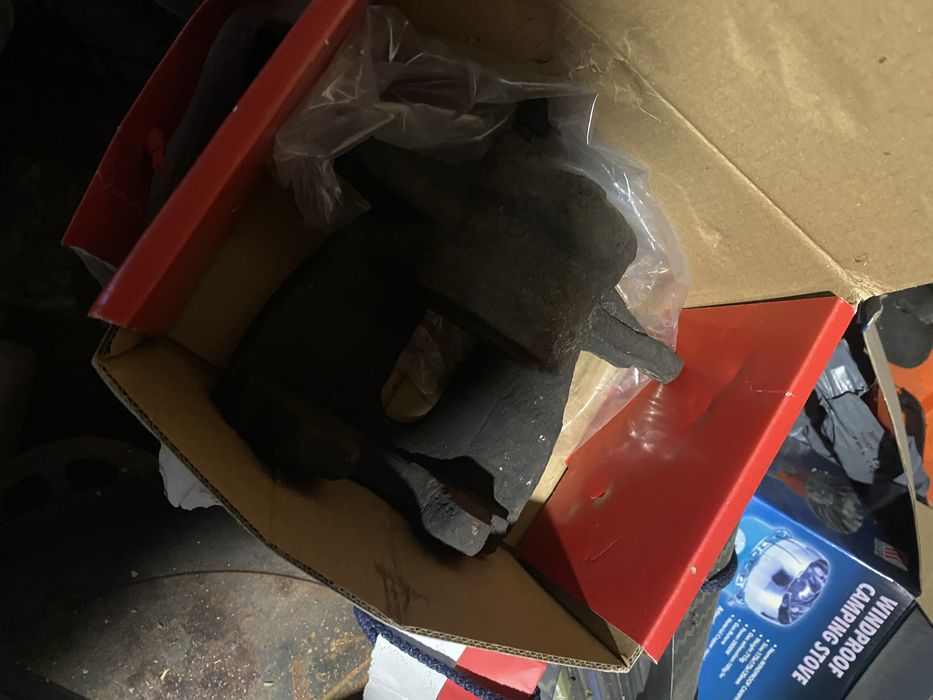 Супорт передний Toyota avensis t25