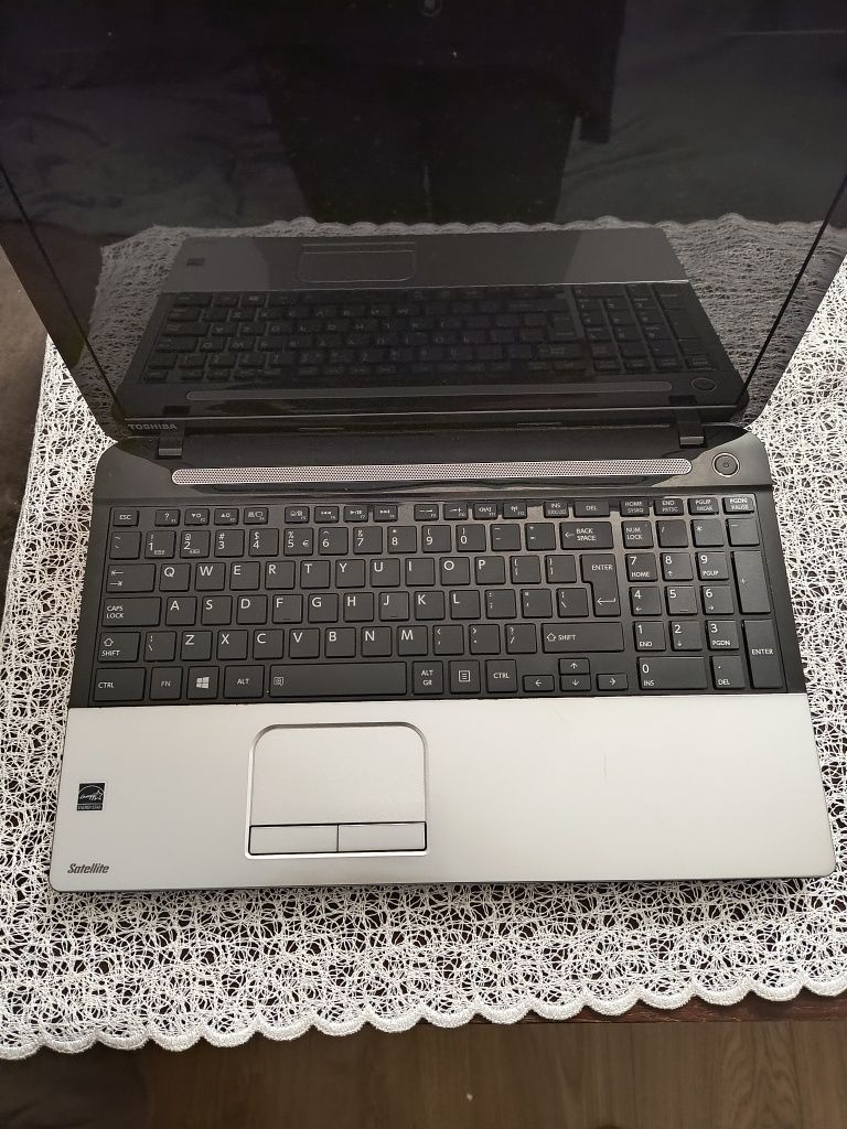 Sprzedam laptopa TOSHIBA SATELLlTE C55-A-1GU