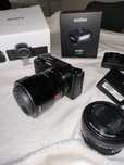 Sony ZV-E10 com duas lentes + flash + baterias extra