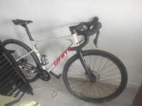 Bicicleta Giant Revolt Advanced 2 carbono