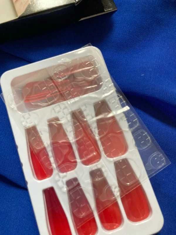 Długie czerwone tipsy ombre coffin 20 sztuk