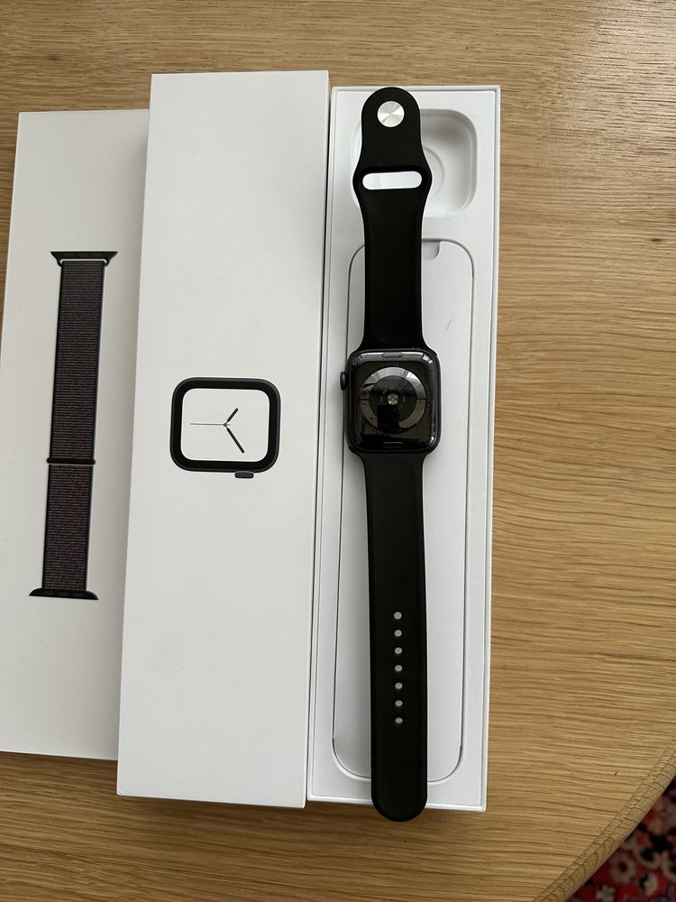 Apple watch 4.44