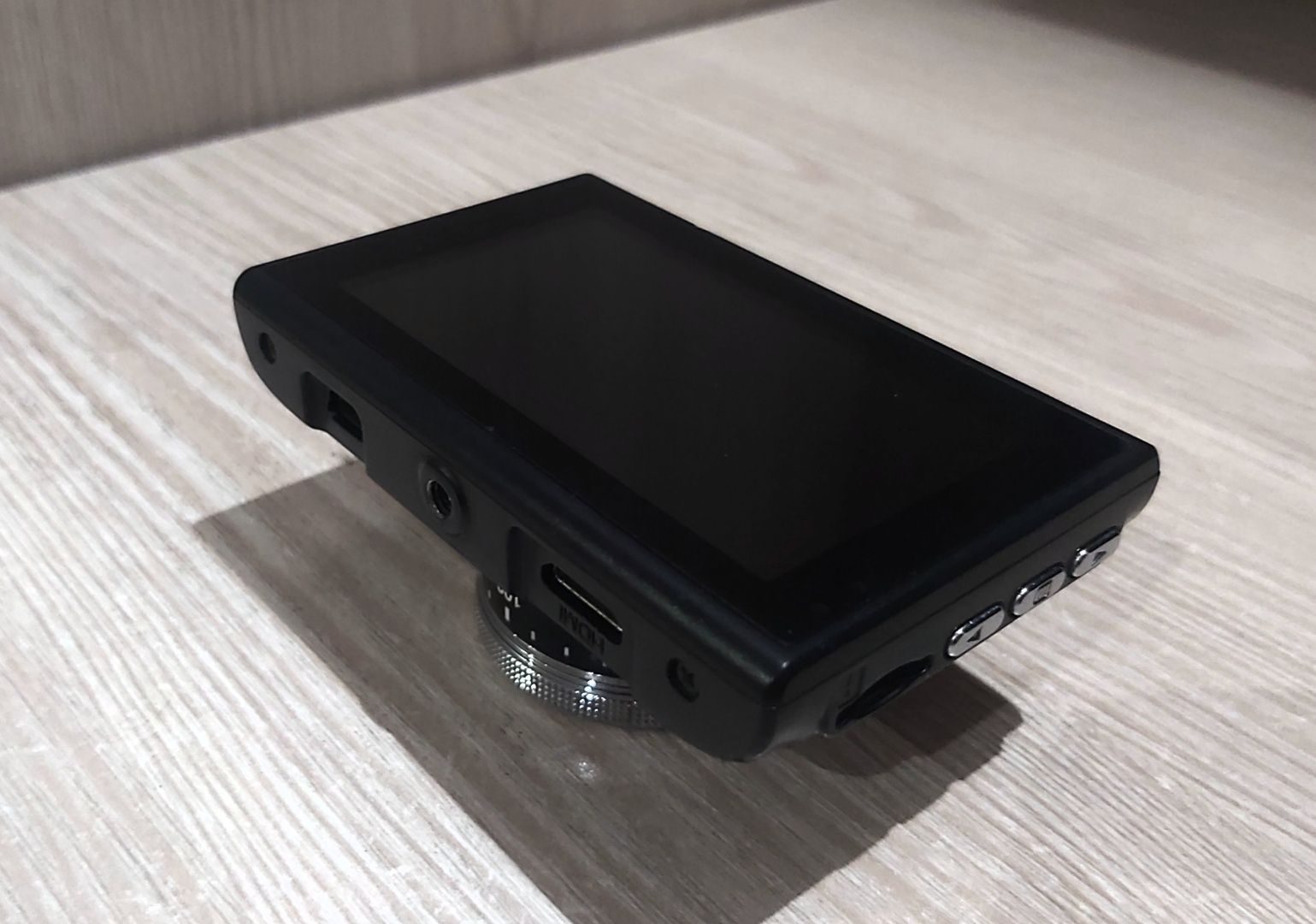 Видеорегистратор Eplutus DVR 916 5Мп Идеальное состояние.