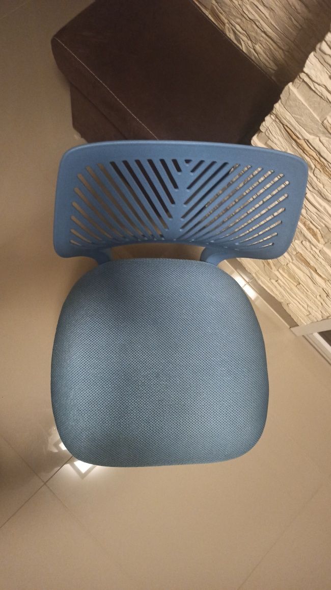 Krzesło obrotowe błękitne