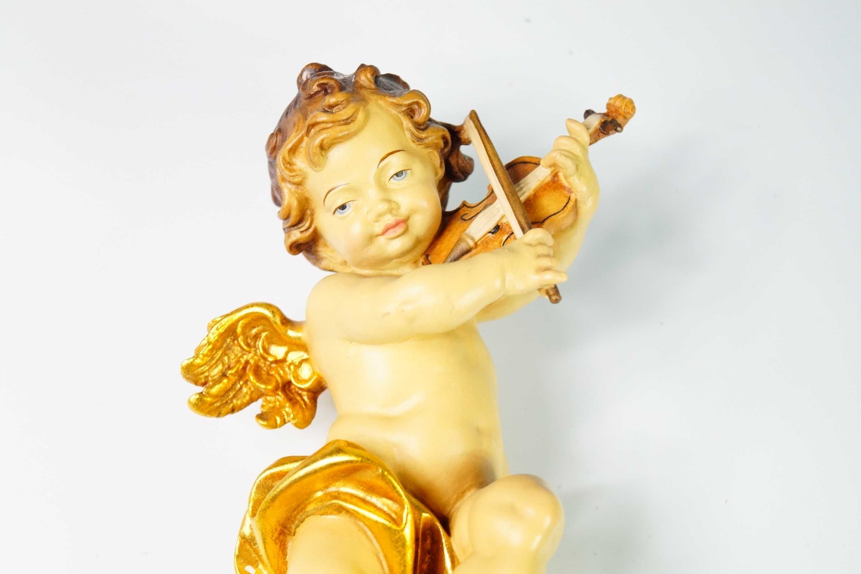 Figura rzeźba grający putto rzeźby w polichromii