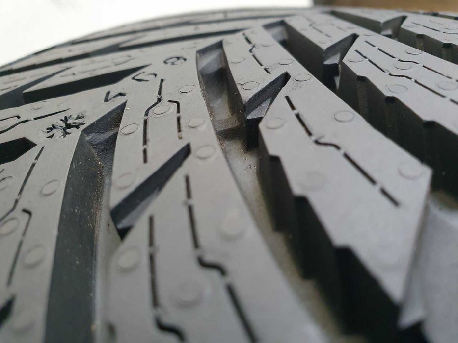 2x Nokian Seasonproof  235/45r18  8mm Jak nowe