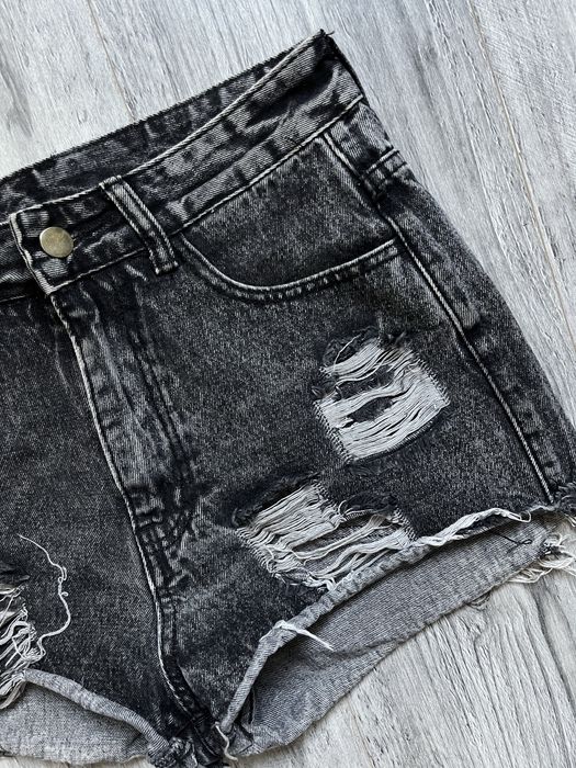 Świetne spodenki shein roz s