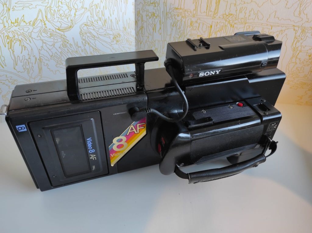 Para despachar Sony CCD-V8AF-E (1985)