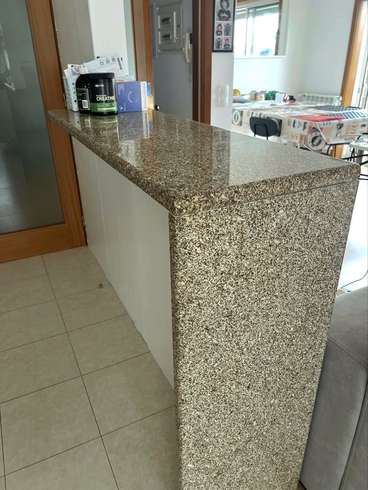 Pedra mármore sao duas pedras com tamanhos diferentes