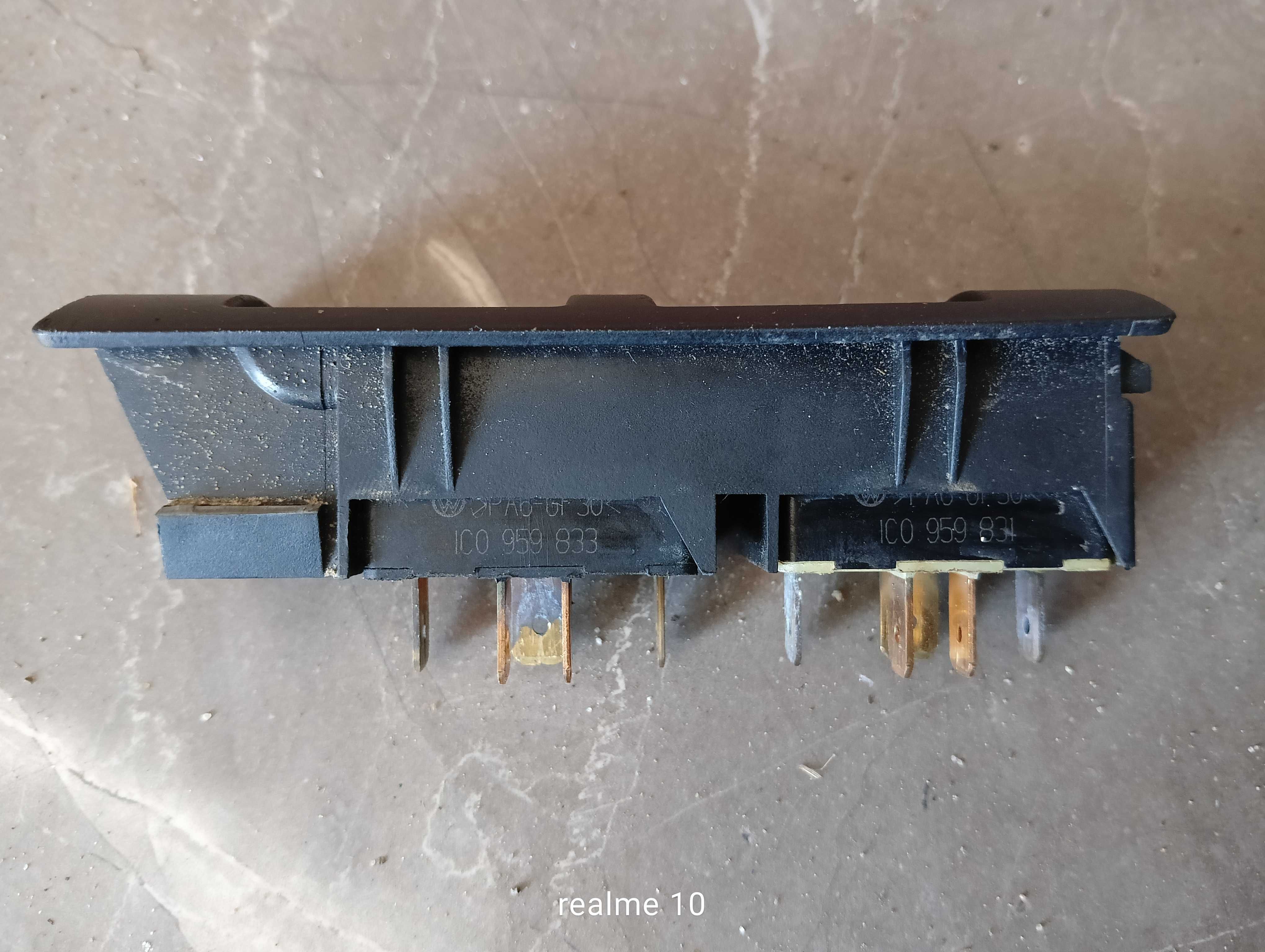 Panel przełączniki otwierania klapy bagażnika wlewu VW New Beetle