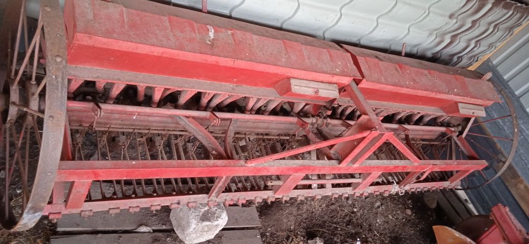 Siewnik pod traktor