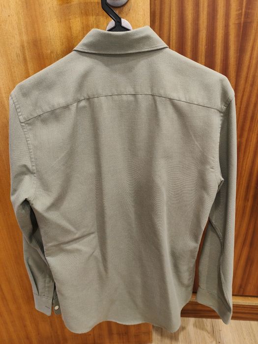 Zara Camisa Slim Fit verde.