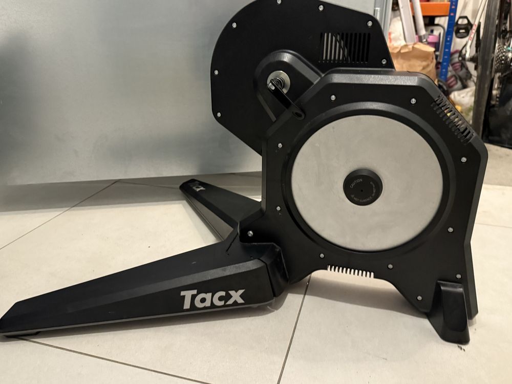 Trenażer Tacx flux s z kasetą