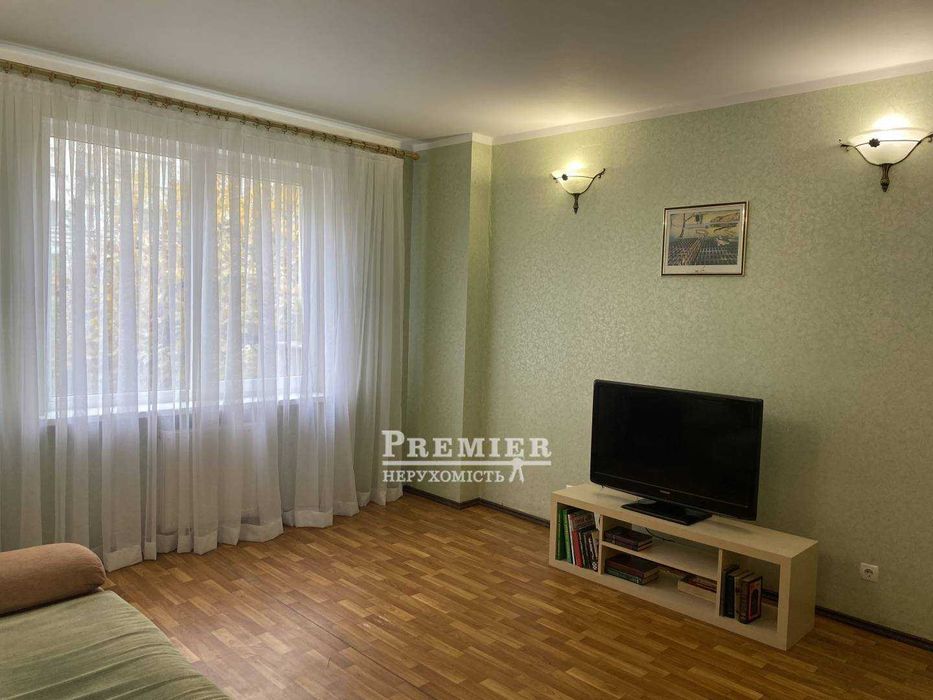 продам трихкімнатну квартиру 94 кв.м на Ак. Сахарова