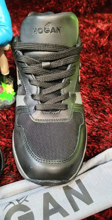 Sapatilhas HOGAN. vários tamanhos. 230€
