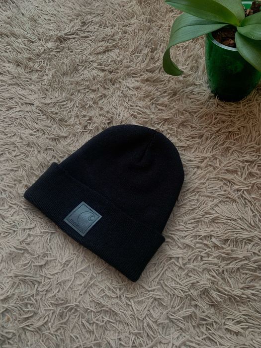 Шапка Carhartt.