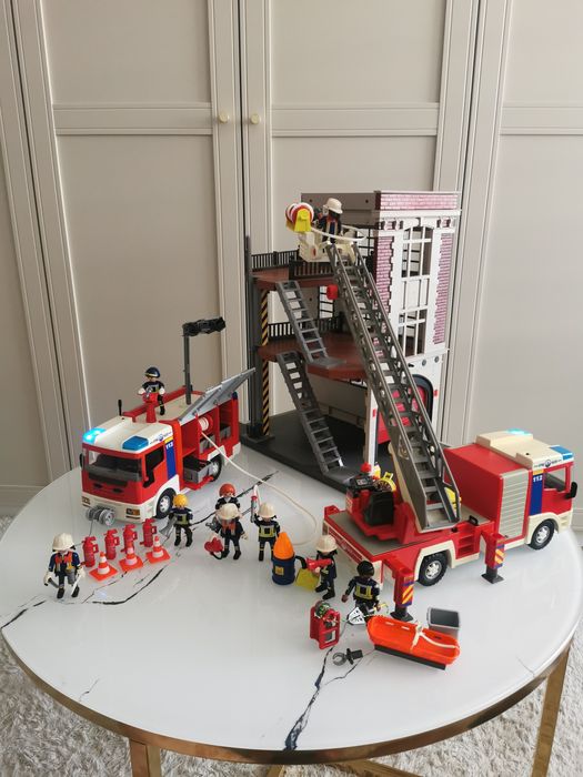 Playmobil duży zestaw straży pożarnej, budynek i auta