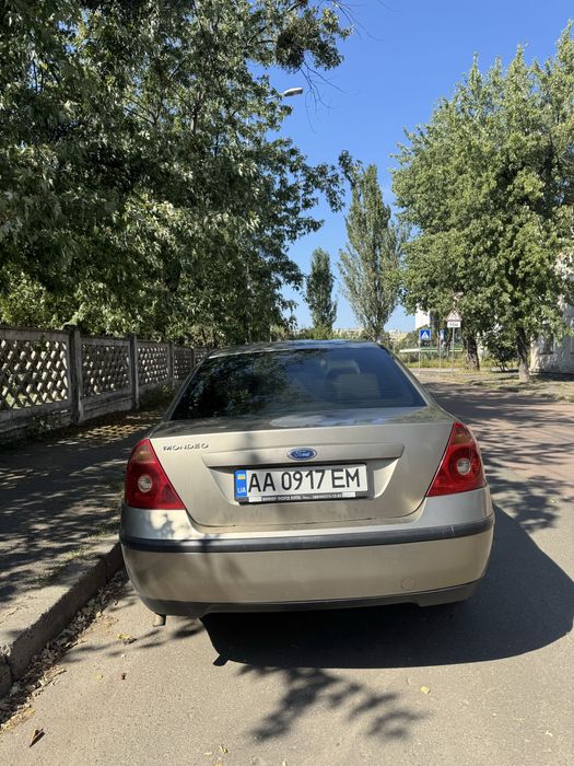 Ford mondeo 2002року