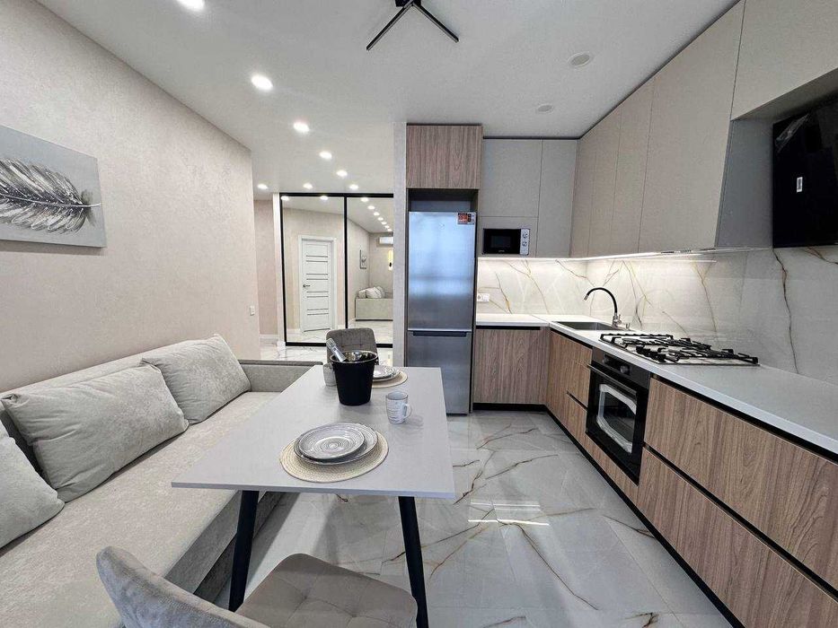 Продам ЭКСКЛЮЗИВ 68м2  2 Спальни + кухня-студия Днепровская Брама 2