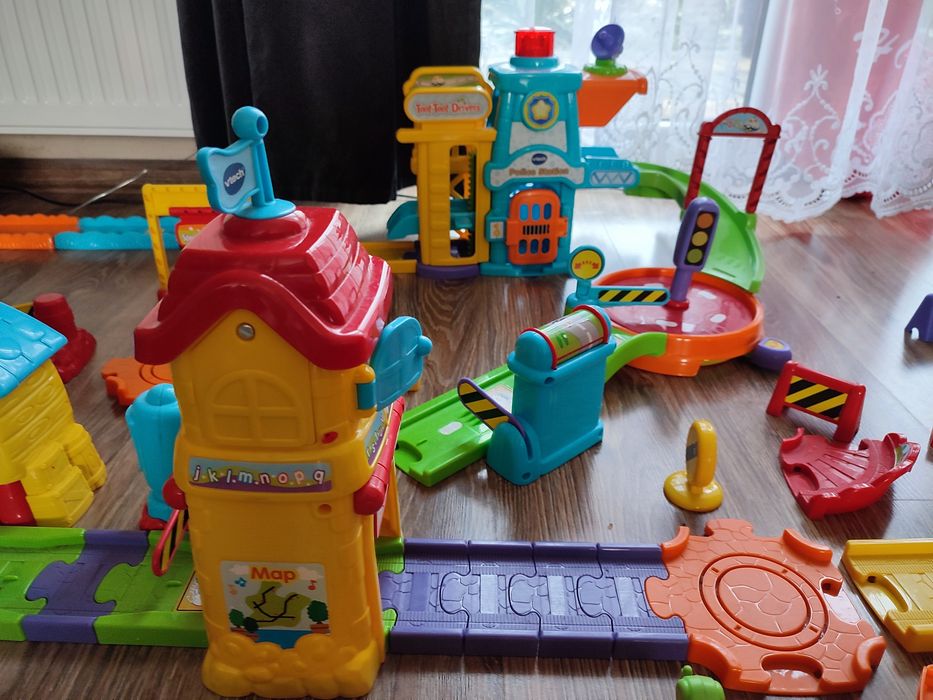 Sprzedam zabawki vitech: Police station, pet hotel i stacja i ulica