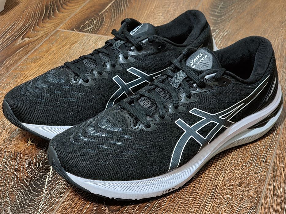 Оригінал 100% чоловічі кросівки asics gt 2000  11  euro 44
