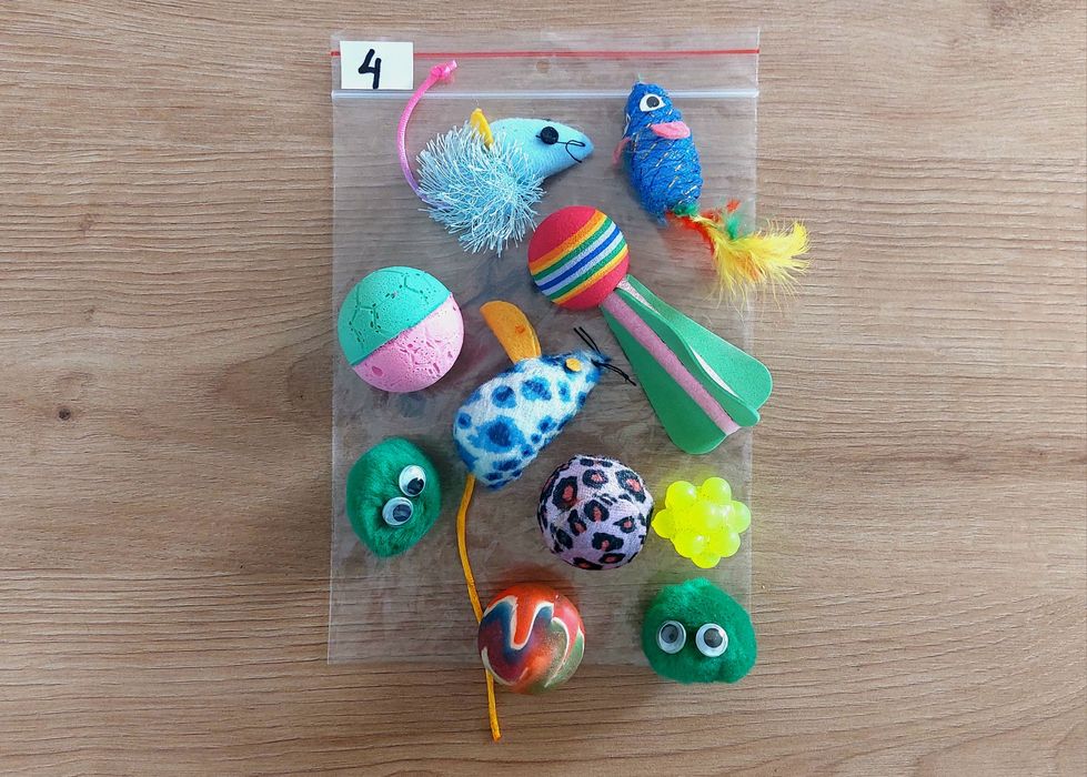 Komplet nr 4 nowych zabawek dla kota.