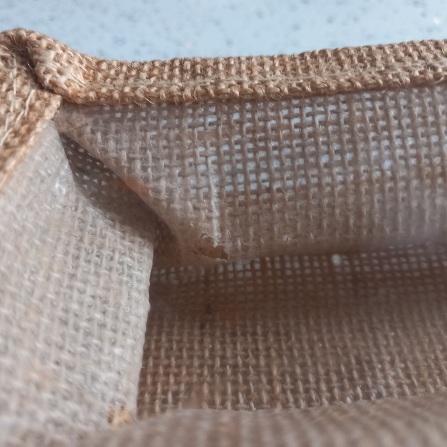 Oryginalna torebka prezentowa grubo tkana juta na folii, z "okienkiem"